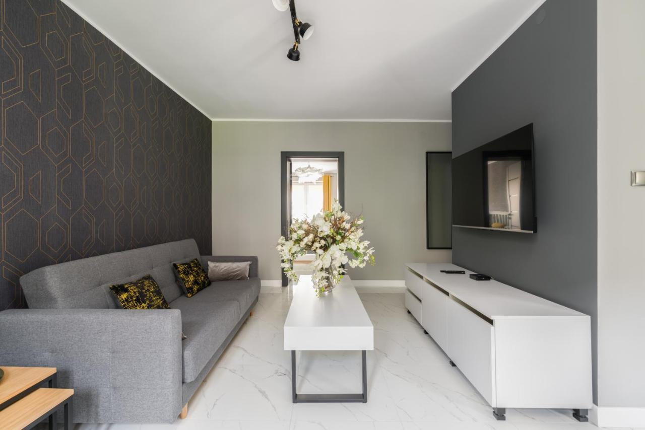 Chociszewskiego By Renters Apartment